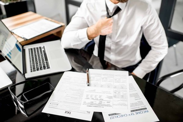 Comment se déroule une rectification d'impôt source à Genève ?